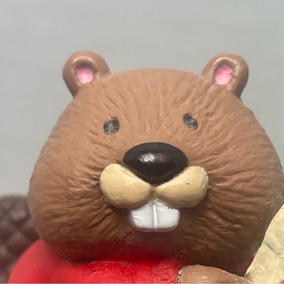 BNWT Vintage 1993 Hallmark Merry Miniature Beaver with Heart Cut Out - Picture 11 of 11